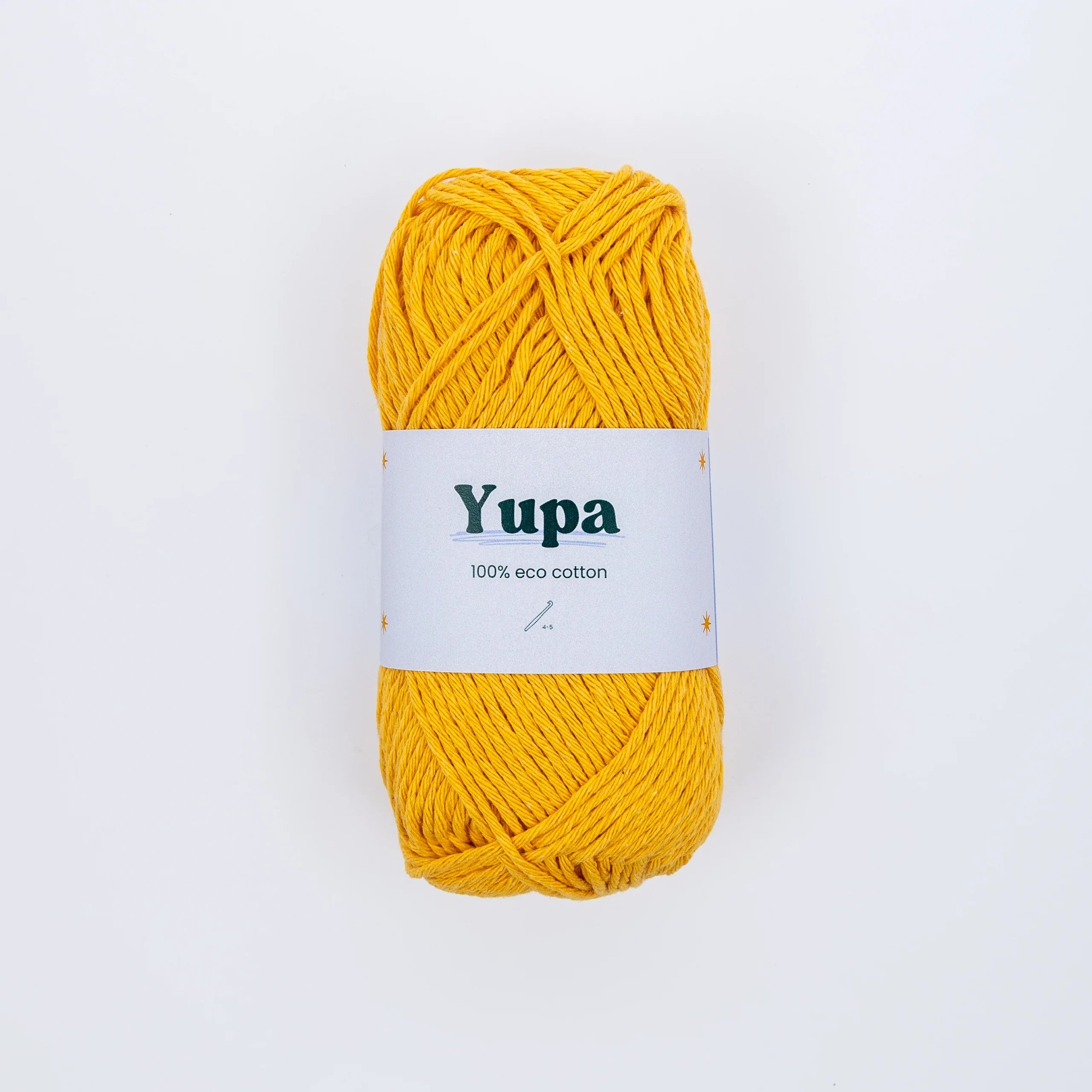 Yupa Eco Cotton garen van Haakspot in de kleur geel op een witte achtergrond.