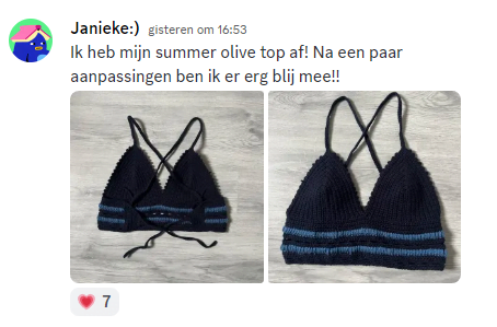 Olive Summer Top Haakspot klantfoto donkerblauw met lichtblauw.