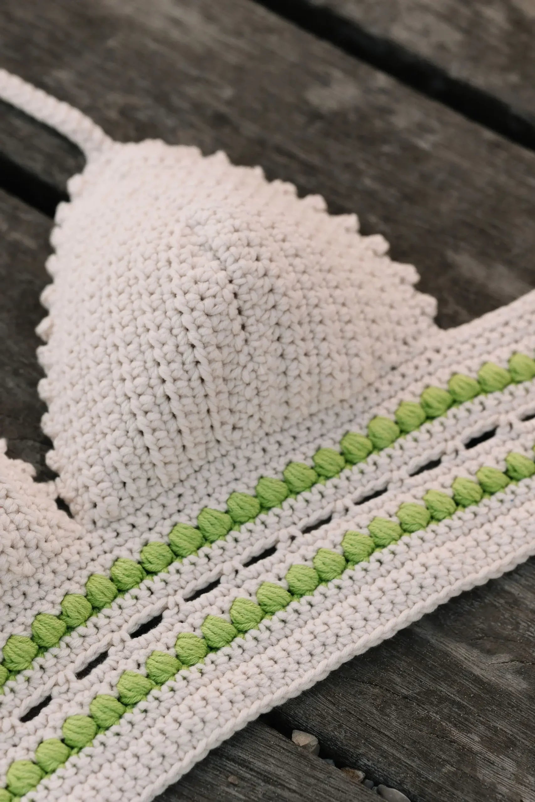 Olive Summer Top Haakspot closeup inclusief details van de top.